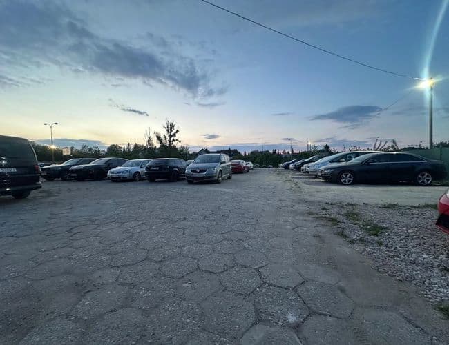 Green Car Park Lotnisko Modlin Warszawa - zdjęcie 3
