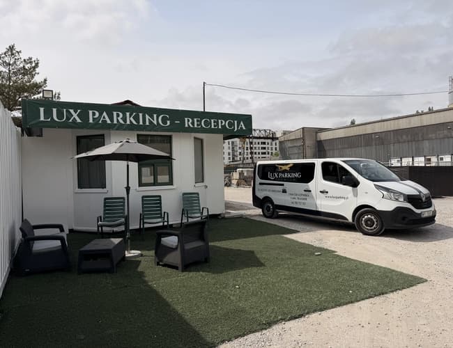 Lux Parking - Premium Lotnisko Okęcie Chopina Warszawa - zdjęcie 1
