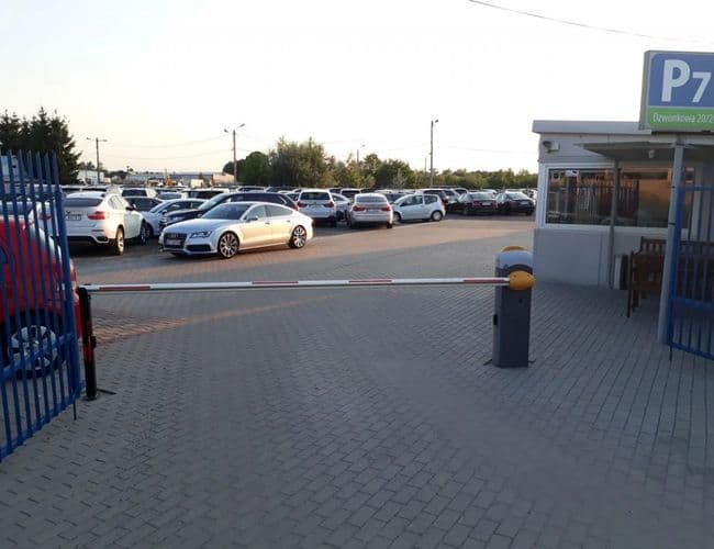 Parking P7 Lotnisko Okęcie Chopina Warszawa - zdjęcie 1