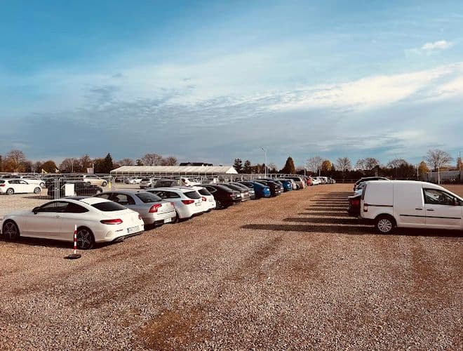 R8 Parking