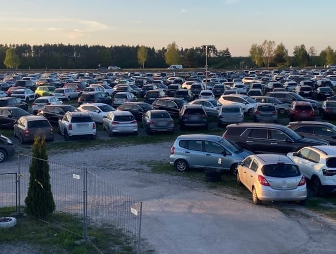 Parking pod wiatrakiem