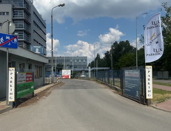 Lux Parking - Premium Lotnisko Okęcie Chopina Warszawa - zdjęcie 5