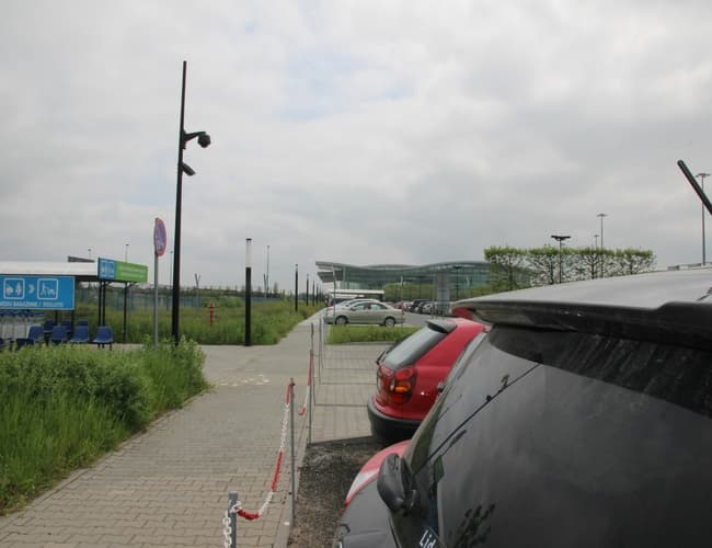 Oficjalny Parking Lotnisko Wrocław Strachowice - zdjęcie 2