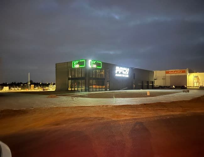 Q-Parking Lotnisko Poznań-Ławica - zdjęcie 3
