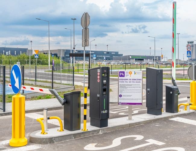 Oficjalny Parking P4 Lotnisko Katowice Pyrzowice - zdjęcie 1