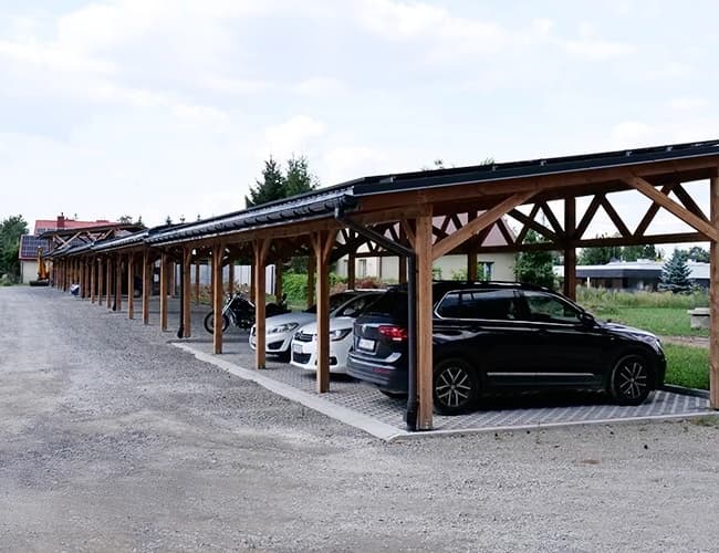 Parking Zielony Kompleks Dwór Ostoya - zdjęcie 1