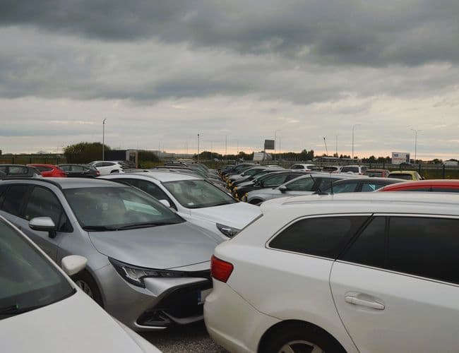 Royal Parking Lotnisko Okęcie Chopina Warszawa - zdjęcie 3