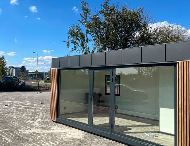 L1 Parking Lotnisko Kraków Balice - zdjęcie 1