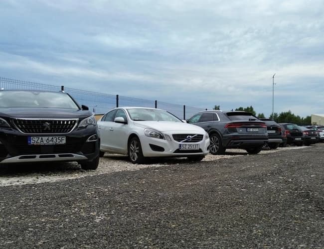 Parking Zalatani - zdjęcie 5