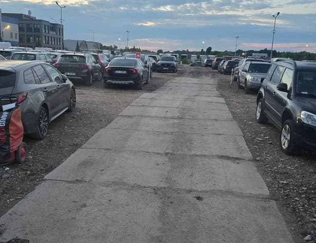 Parking u Oli Lotnisko Gdańsk - zdjęcie 1