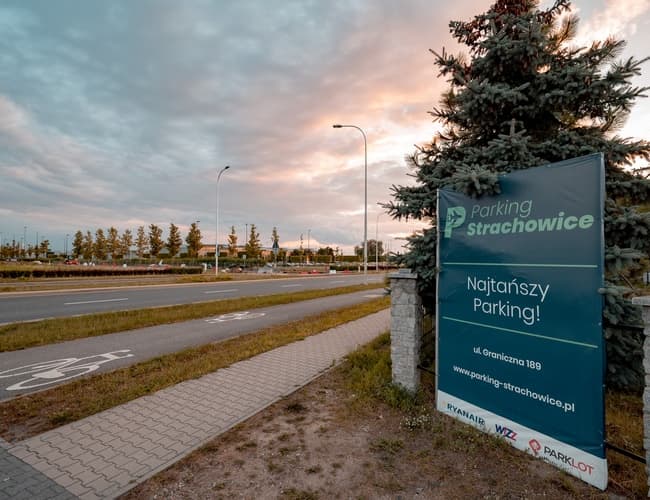Parking Strachowice - zdjęcie 1