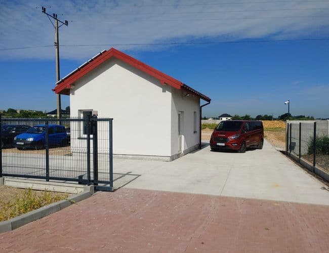 Byczy parking Lotnisko Katowice Pyrzowice - zdjęcie 1