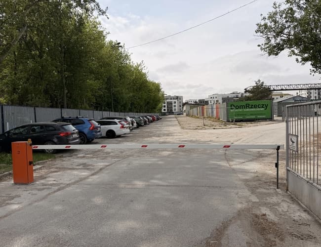 Lux Parking - Premium Lotnisko Okęcie Chopina Warszawa - zdjęcie 3