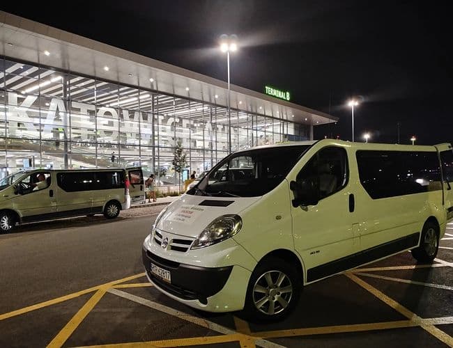 Parking z widokiem Lotnisko Katowice Pyrzowice - zdjęcie 1