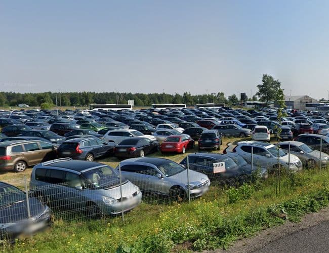 Parking pod wiatrakiem Lotnisko Modlin Warszawa - zdjęcie 4