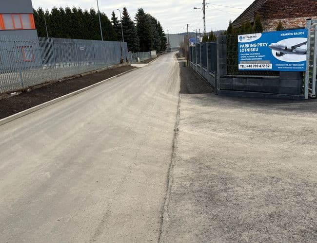 FlyParking Lotnisko Kraków Balice - zdjęcie 6