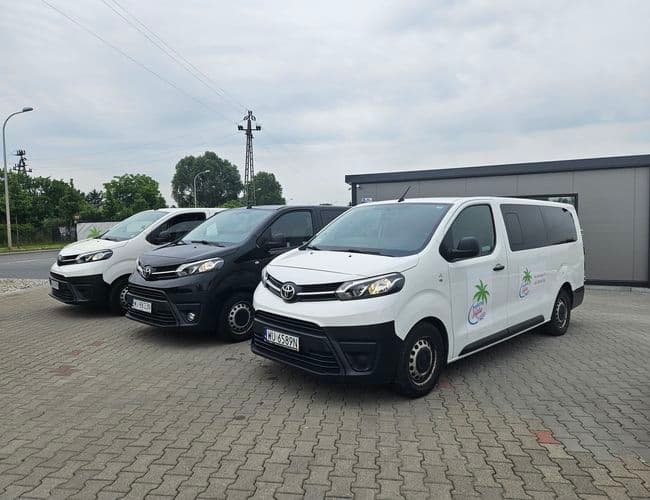 Holiday Parking Lotnisko Okęcie Chopina Warszawa - zdjęcie 1