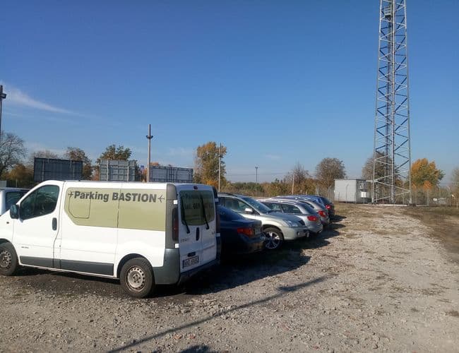Parking Bastion Lotnisko Modlin Warszawa - zdjęcie 1