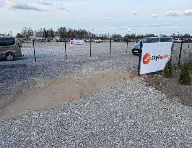 SkyParking Lotnisko Okęcie Chopina Warszawa - zdjęcie 3