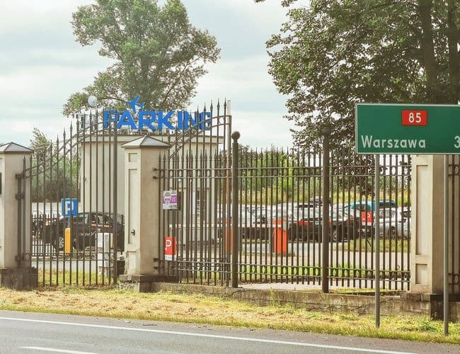 Parking Tani i Bezpieczny PREMIUM Lotnisko Modlin Warszawa - zdjęcie 2
