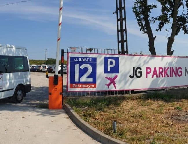 JG Parking Lotnisko Modlin Warszawa - zdjęcie 1