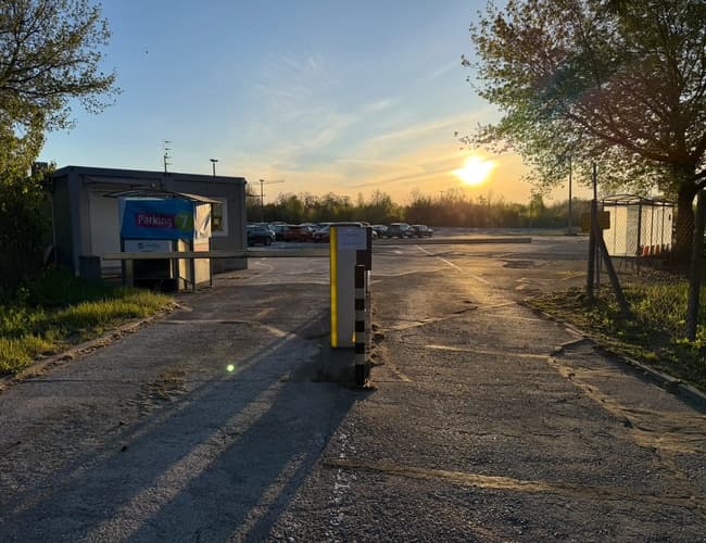 Parking 7 Lotnisko Modlin Warszawa - zdjęcie 3