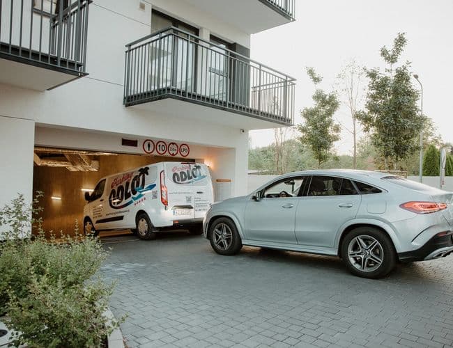 Odlot Garage Lotnisko Okęcie Chopina Warszawa - zdjęcie 1