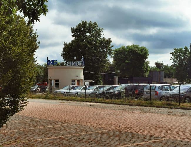 Parking Tani i Bezpieczny PREMIUM Lotnisko Modlin Warszawa - zdjęcie 3