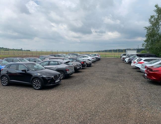Parking z widokiem Lotnisko Katowice Pyrzowice - zdjęcie 2