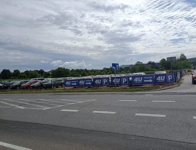 Parking 4U Lotnisko Kraków Balice - zdjęcie 1