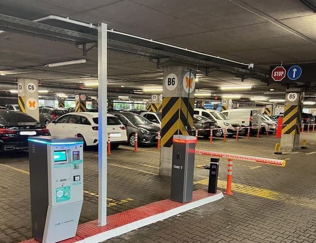 Prking P2 - Okęcie Północ Wielopoziomowy Lotnisko Okęcie Chopina Warszawa - zdjęcie 1