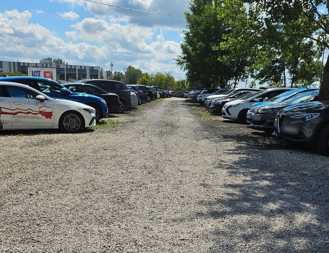 VIP Parking - przy trasie S2 Lotnisko Okęcie Chopina Warszawa - zdjęcie 2