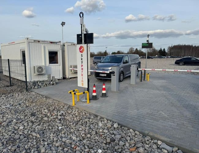 SkyParking Lotnisko Okęcie Chopina Warszawa - zdjęcie 1