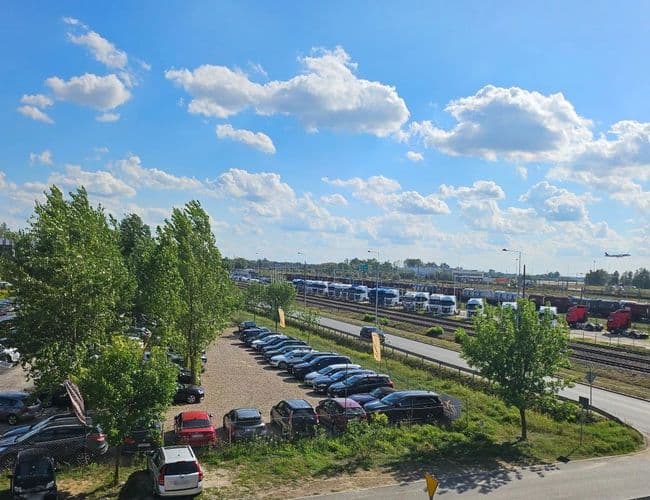 VIP Parking - przy trasie S2 Lotnisko Okęcie Chopina Warszawa - zdjęcie 3