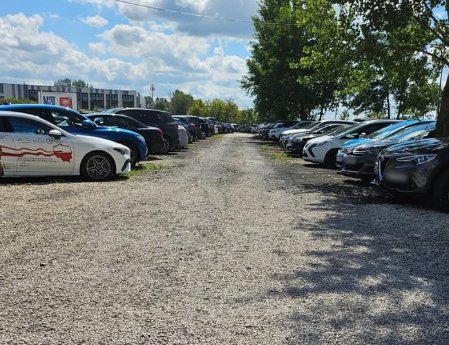 VIP Parking - przy trasie S2 - zdjęcie 2