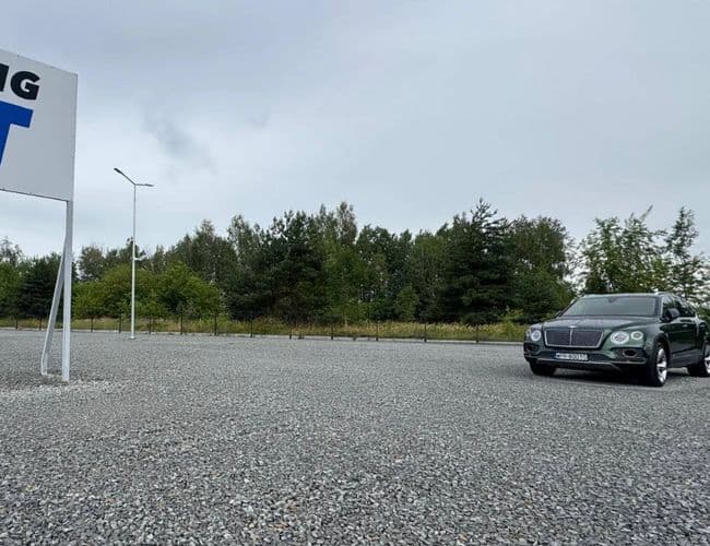 Parking LOT Lotnisko Rzeszów Jasionka - zdjęcie 1