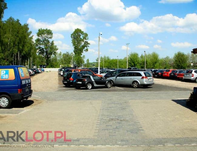 Parking P38 Lotnisko Modlin Warszawa - zdjęcie 1