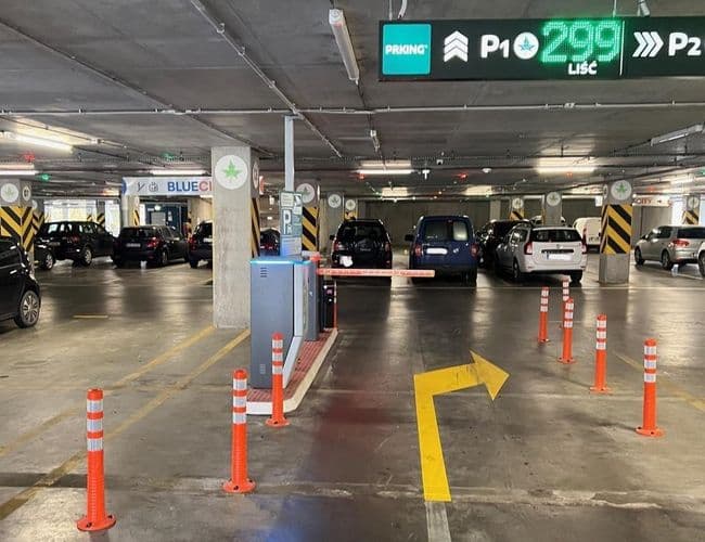 Prking P2 - Okęcie Północ Wielopoziomowy Lotnisko Okęcie Chopina Warszawa - zdjęcie 4