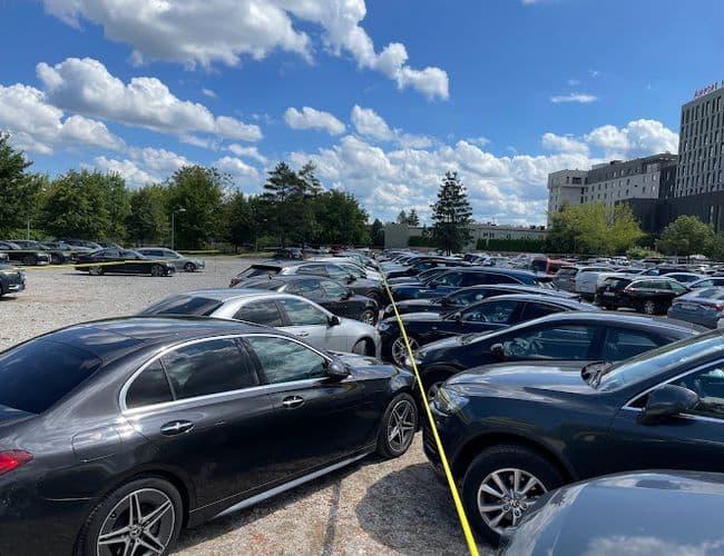 Parking Smile Lotnisko Okęcie Chopina Warszawa - zdjęcie 1