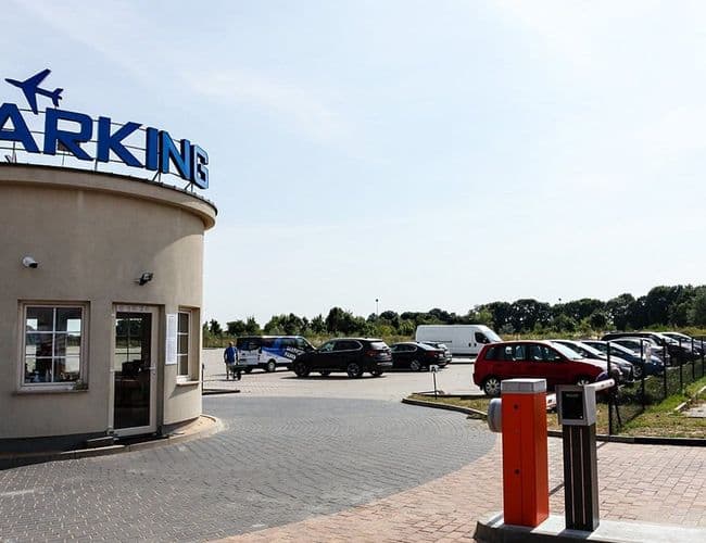 Parking Tani i Bezpieczny PREMIUM Lotnisko Modlin Warszawa - zdjęcie 5