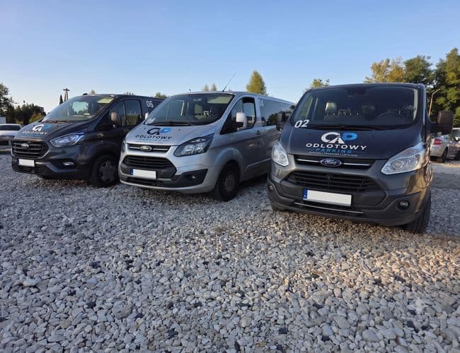 Odlotowy Parking Mado Lotnisko Reymonta Łódź-Lublinek - zdjęcie 1